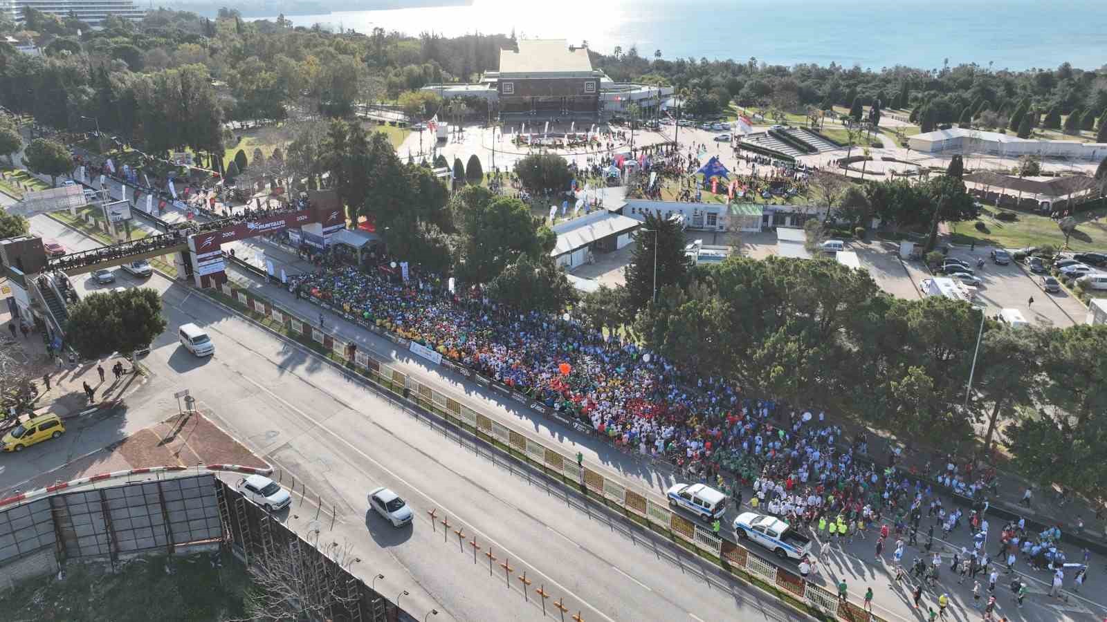 Başkan B&ouml;cek, Runtalya&rsquo;da koştu
