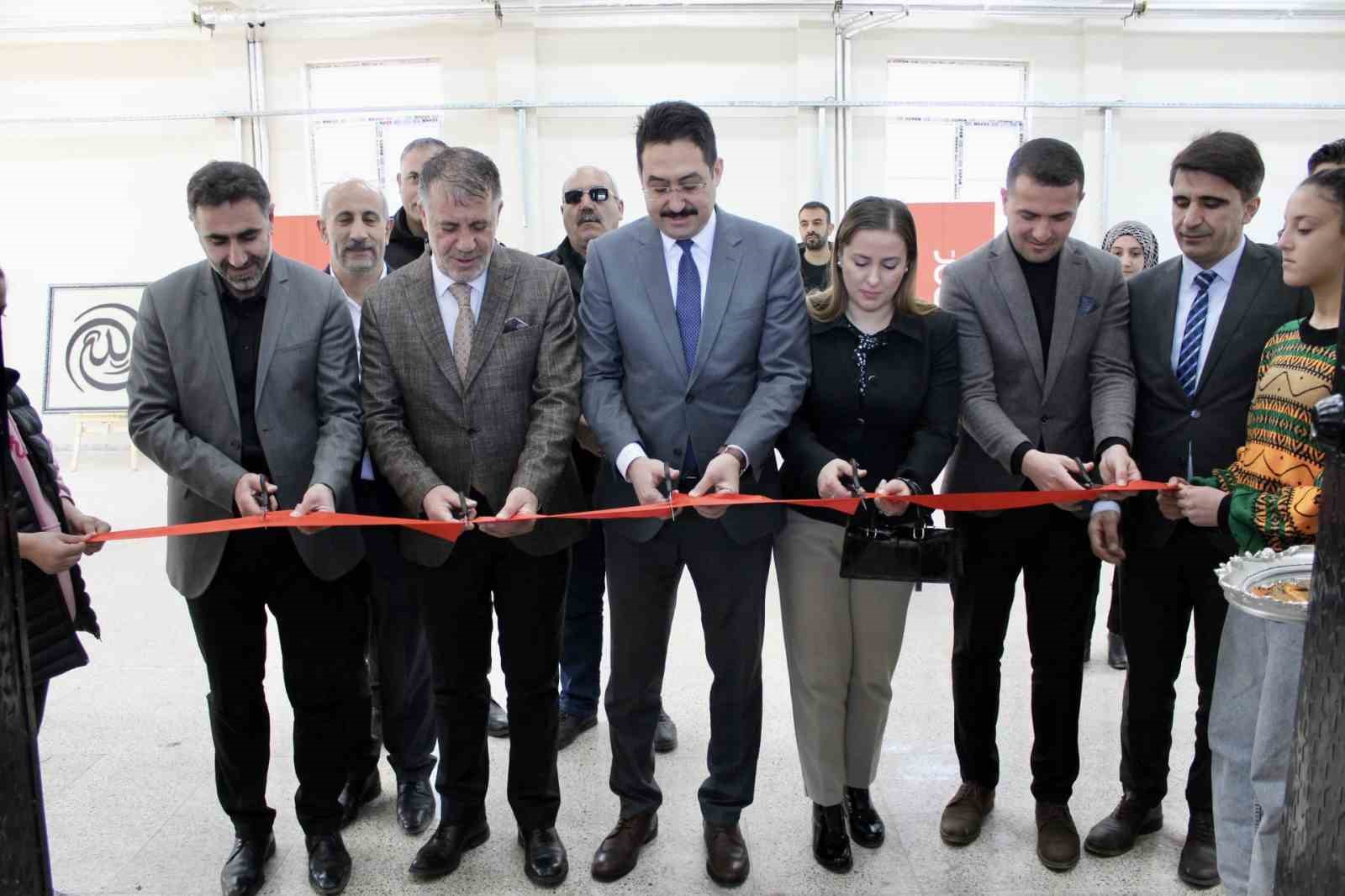 Hamur’da imam hatip okullarının sanat sergisi
