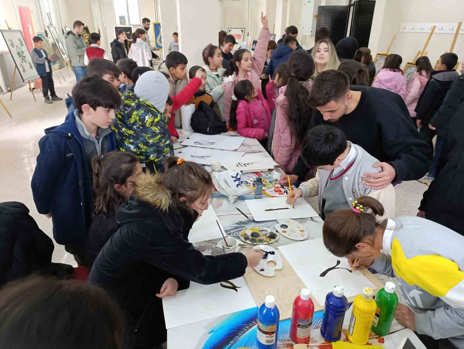 Hamur&rsquo;da imam hatip okullarının sanat sergisi
