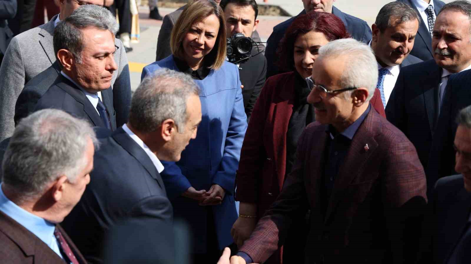 Bakan Uraloğlu: &ldquo;G&uuml;&ccedil;l&uuml; bir ulaşım altyapısı, ekonomik b&uuml;y&uuml;menin birincil şartıdır&rdquo;
