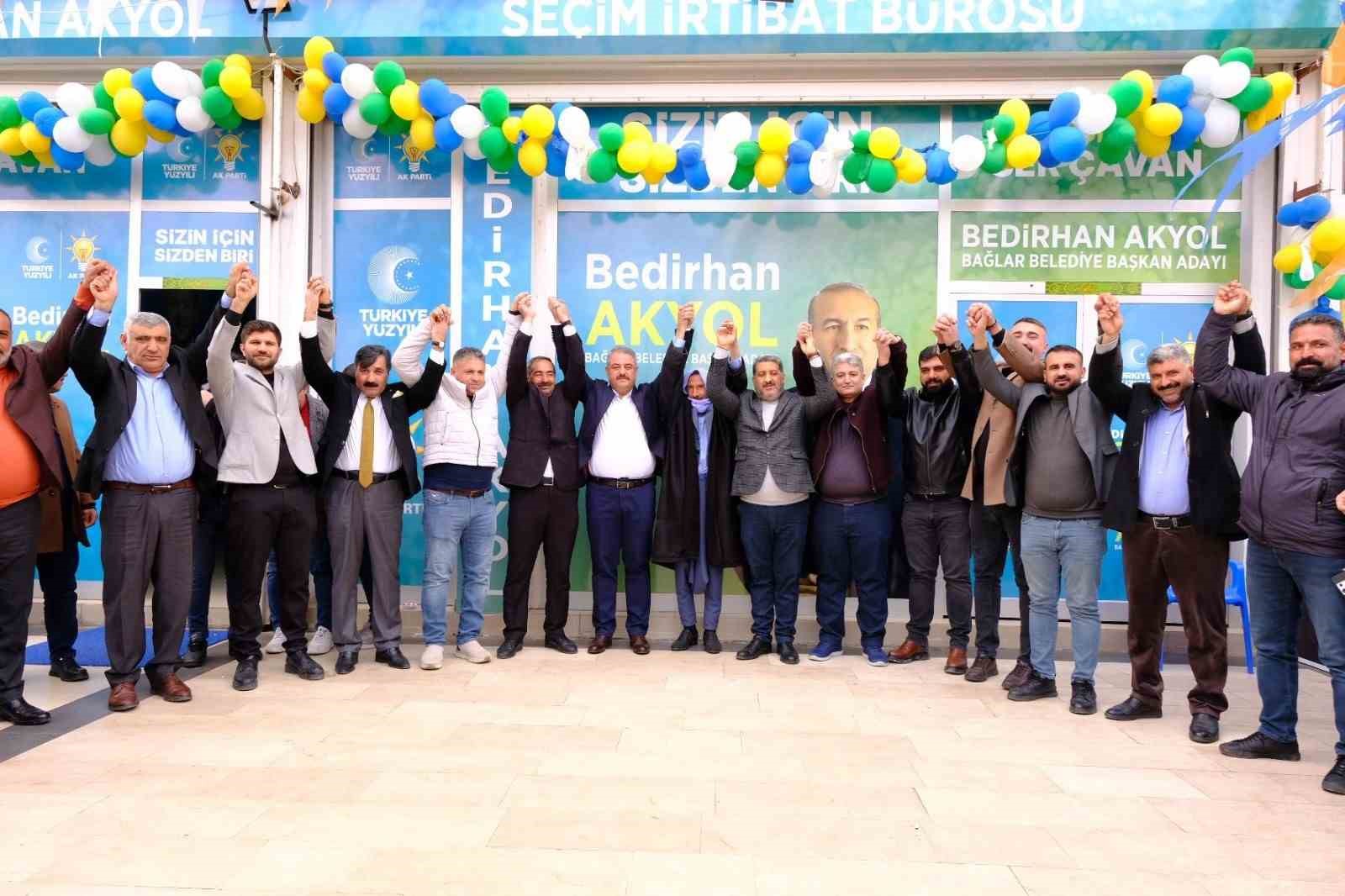 Diyarbakır’da DEVA Partisi Bağlar İlçe Teşkilatı üyeleri AK Parti’ye katıldı
