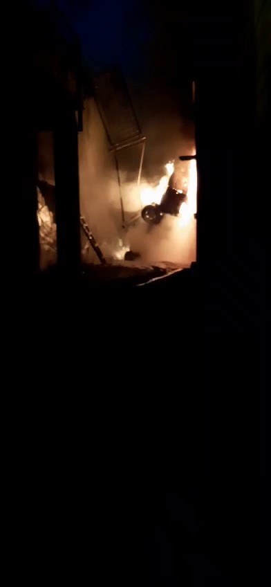 Buzdolabını tamire götüren sürücü aracı ile 10 metreden apartman boşluğuna uçtu
