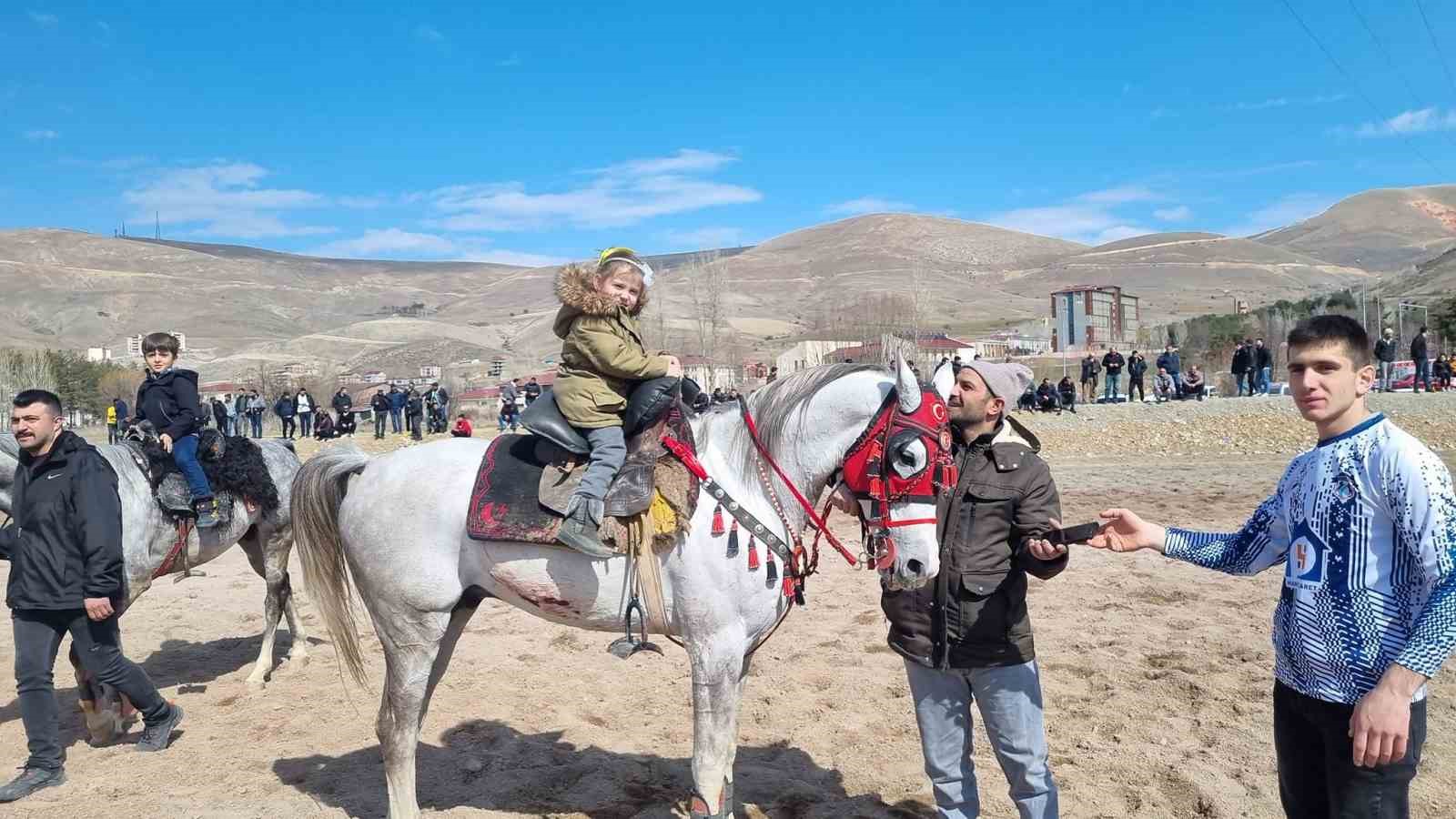 Bayburt’ta ata sporu cirit yaşatılıyor