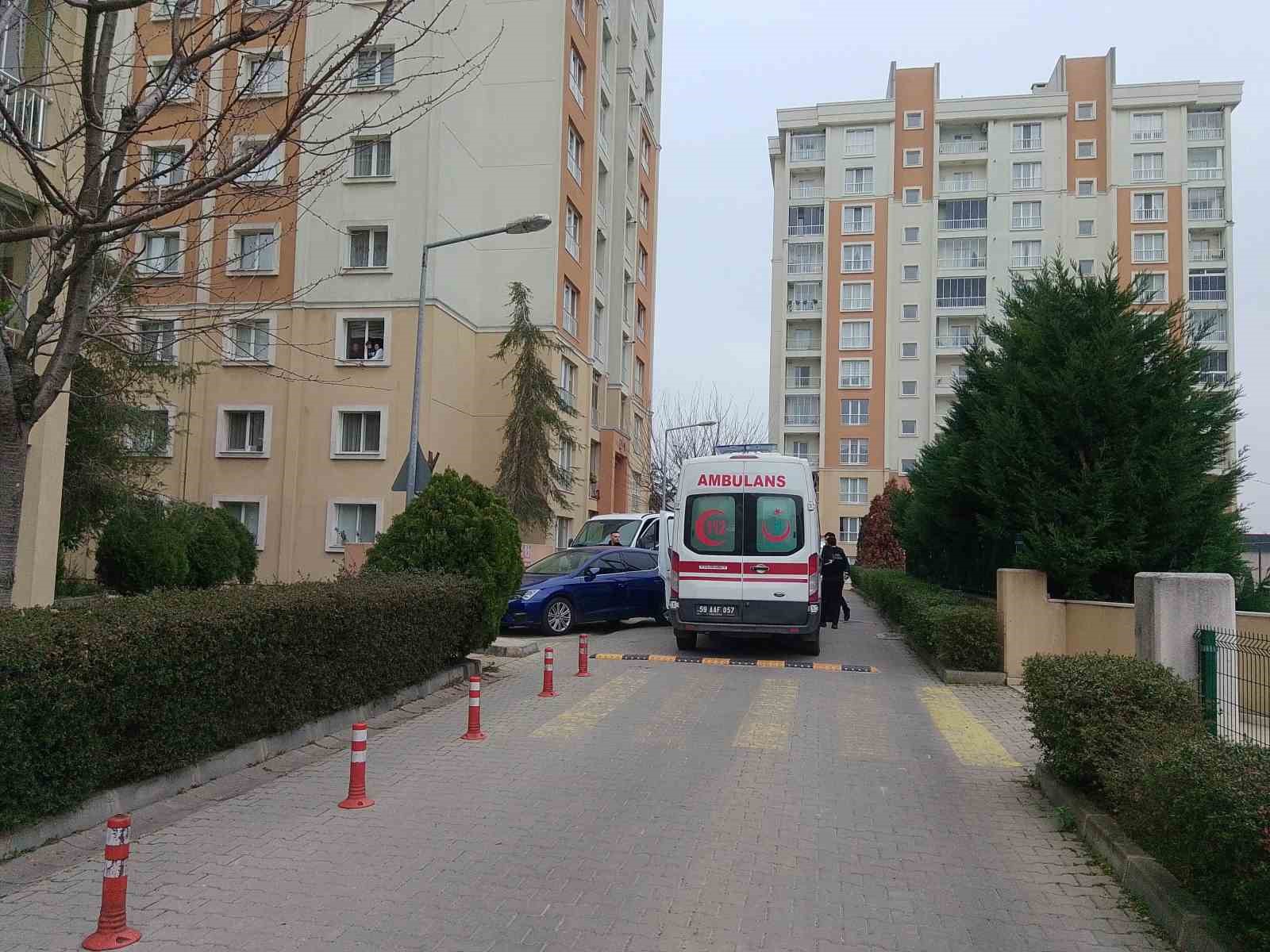4&rsquo;&uuml;nc&uuml; kattan d&uuml;şen kişi yaralandı
