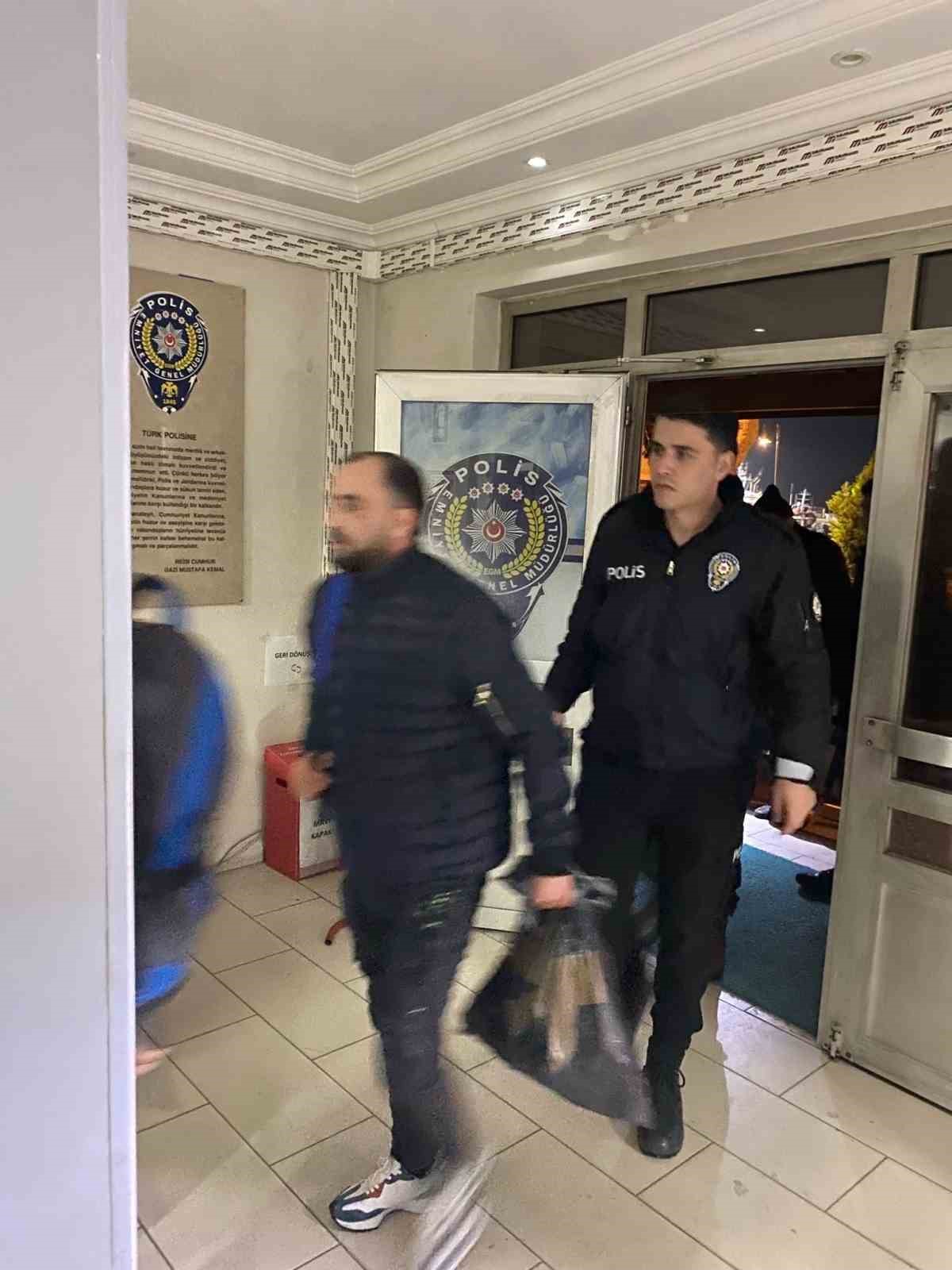 Gelibolu&rsquo;da 13 ka&ccedil;ak g&ouml;&ccedil;men yakalandı
