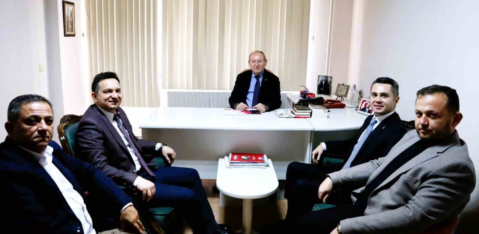 AK Partili Başer&rsquo;in CHP&rsquo;li Marım&rsquo;a sıra dışı ziyareti 35 yıllık &ouml;yk&uuml;y&uuml; g&uuml;n y&uuml;z&uuml;ne &ccedil;ıkardı
