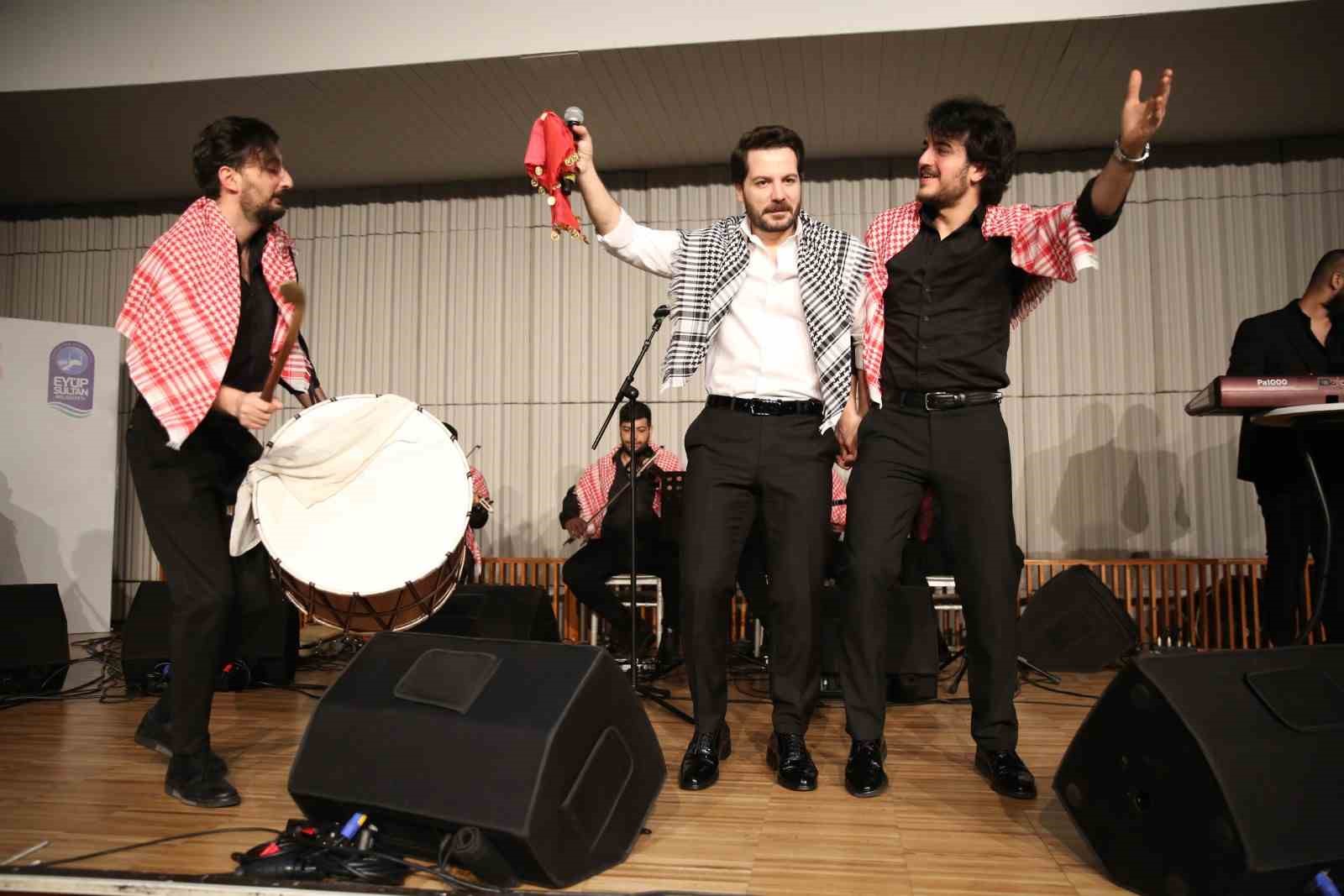 Eyüpsultan’da düzenlenen sıra gecesinde vatandaşlar doyasıya eğlendi