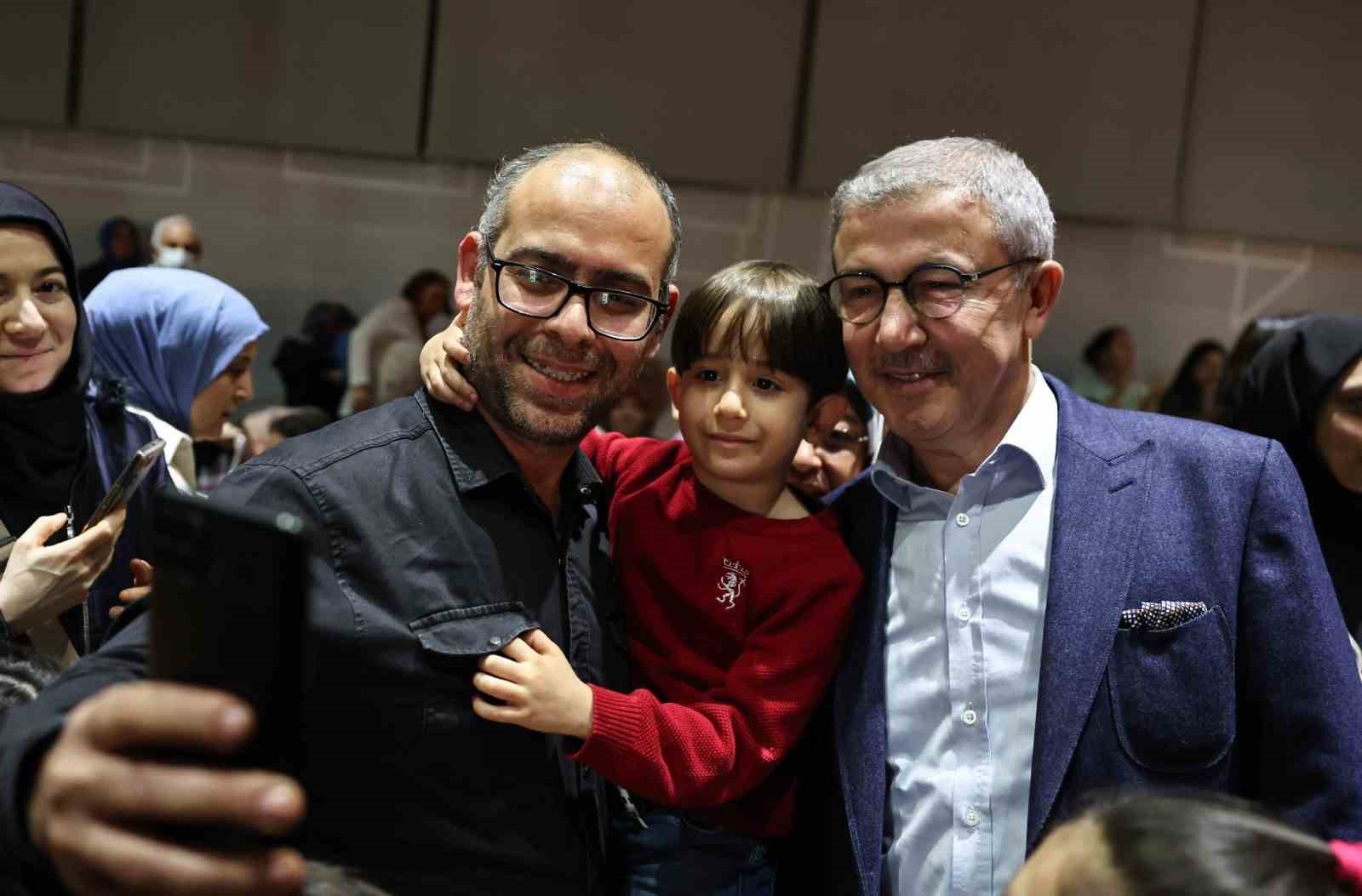 Eyüpsultan’da düzenlenen sıra gecesinde vatandaşlar doyasıya eğlendi