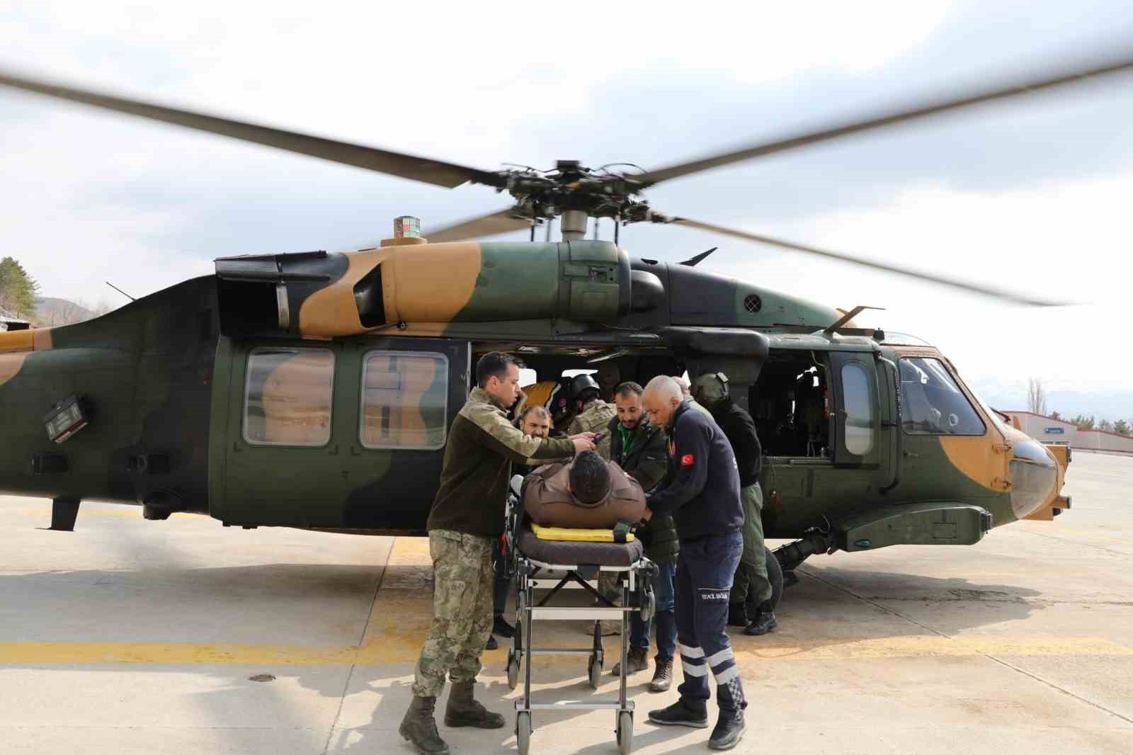 Şırnak’ta kalp krizi geçiren bir vatandaş askeri helikopterle hastaneye ulaştırıldı