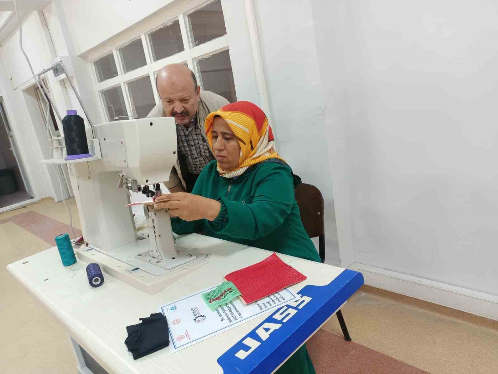 Kahramanmaraş’ta üretilen ayakkabılara kadın eli değecek