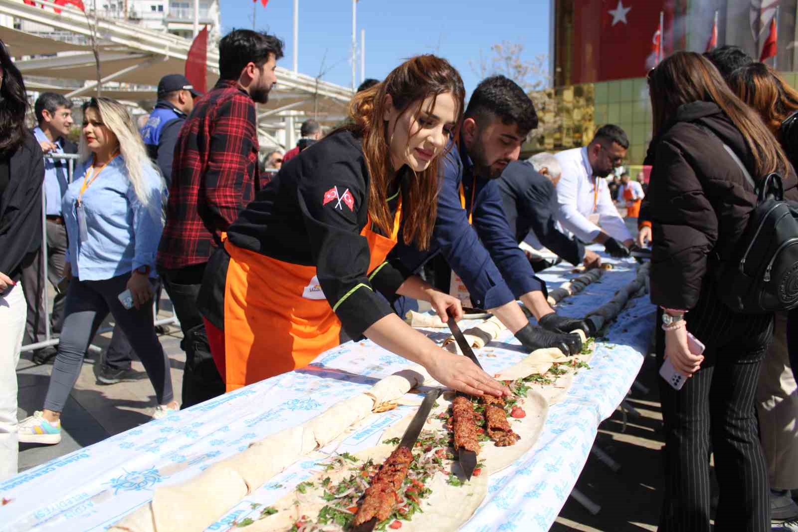 Tanıtım bahane, kebap ve şırdan şahane
