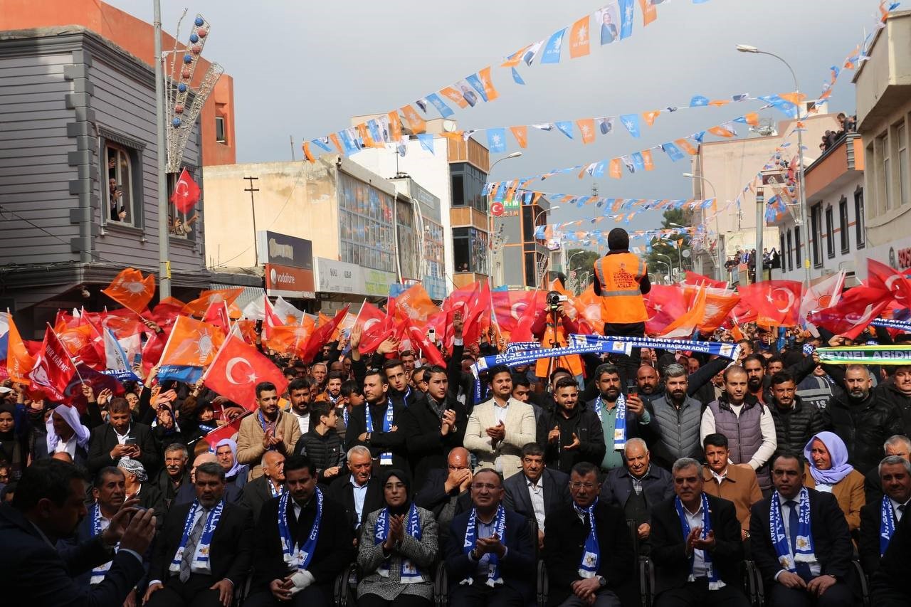 TBMM Başkanvekili Bekir Bozdağ’ın yaptığı açılış mitinge dönüştü