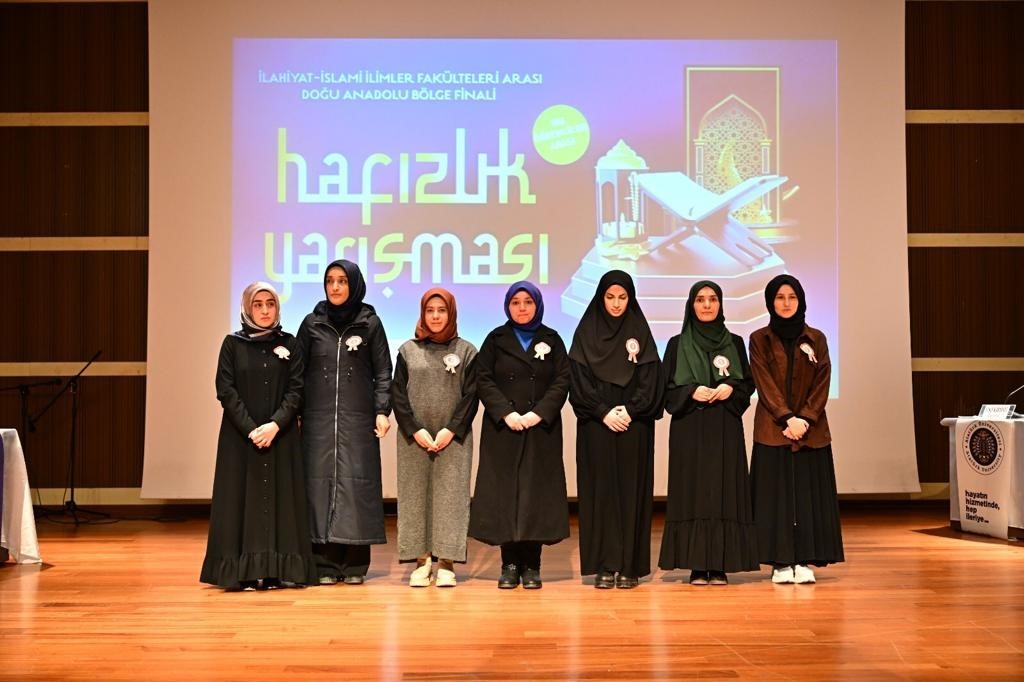 7 üniversitenin hafızları Erzurum’da yarıştı
