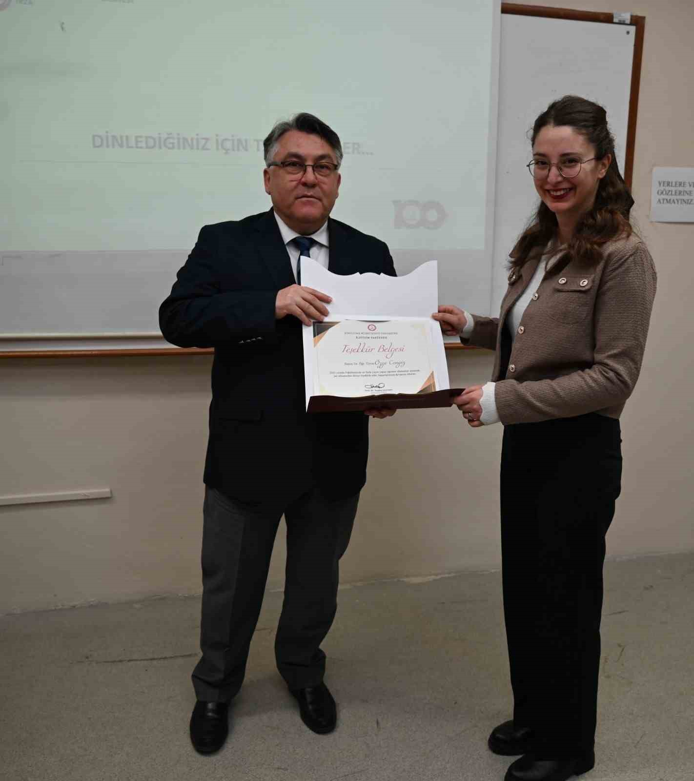 Rektör Özölçer, İletişim Fakültesinin Akademik Genel Kurul toplantısına katıldı