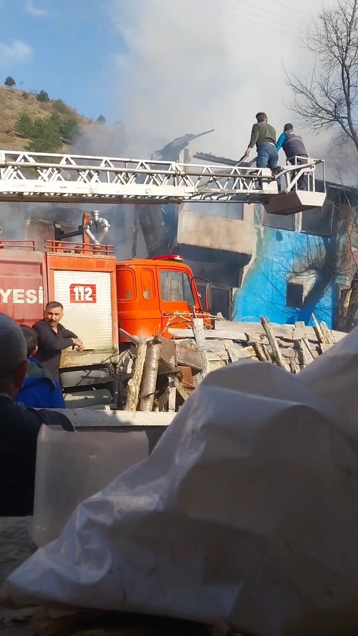 Tokat&rsquo;ta korkutan yangın
