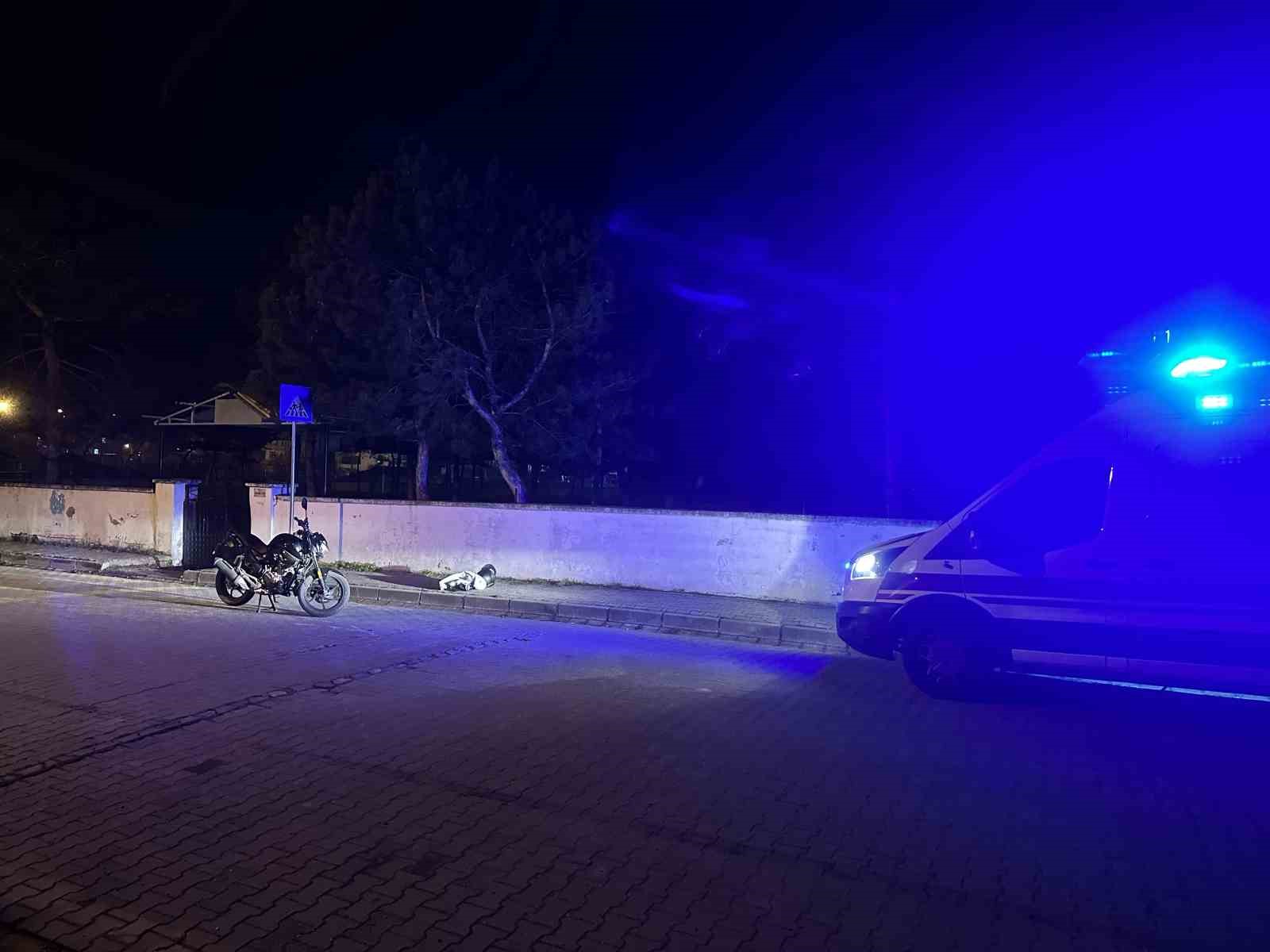 Motosiklet kazasında s&uuml;r&uuml;c&uuml; yaralandı
