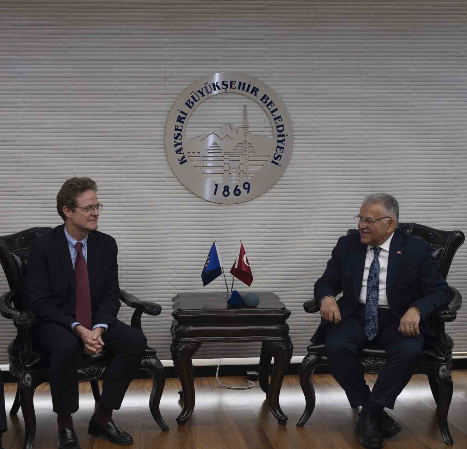 Başkan B&uuml;y&uuml;kkılı&ccedil;, Avrupalı B&uuml;y&uuml;kel&ccedil;ileri misafir etti
