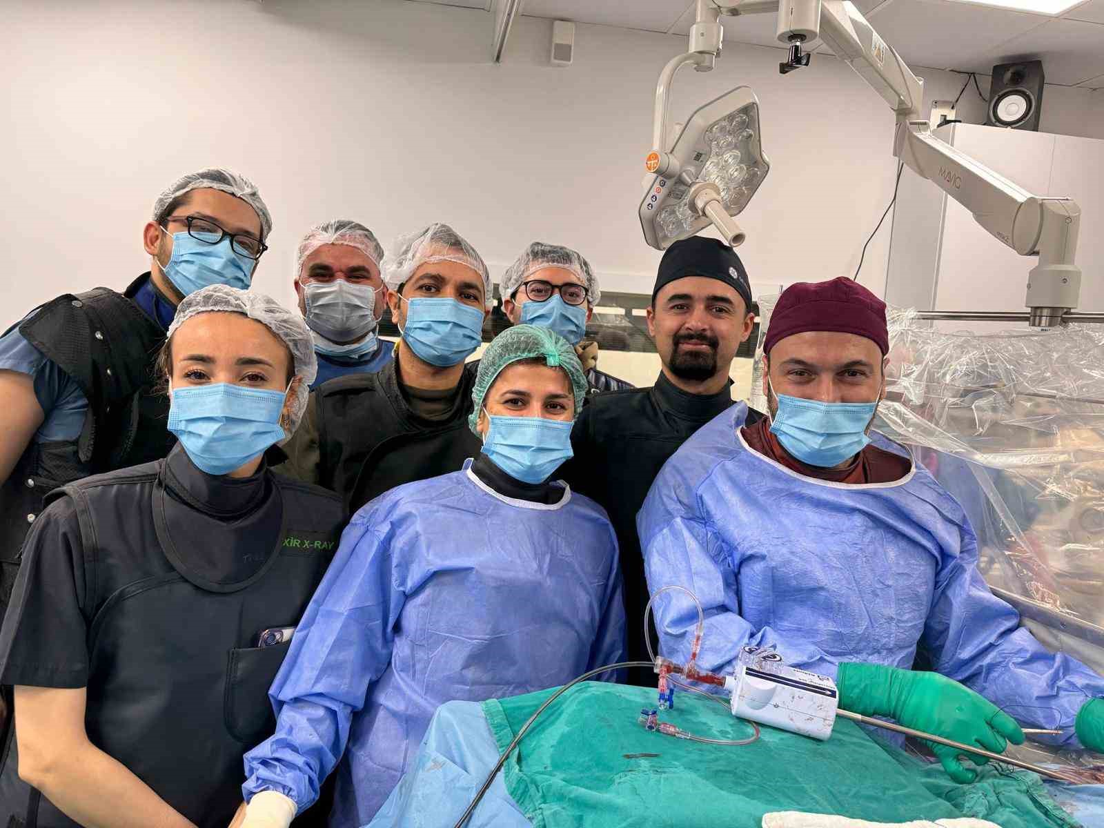 Denizli&rsquo;de ilk defa ameliyatsız mitral kapak yetmezliği tamiri yapıldı
