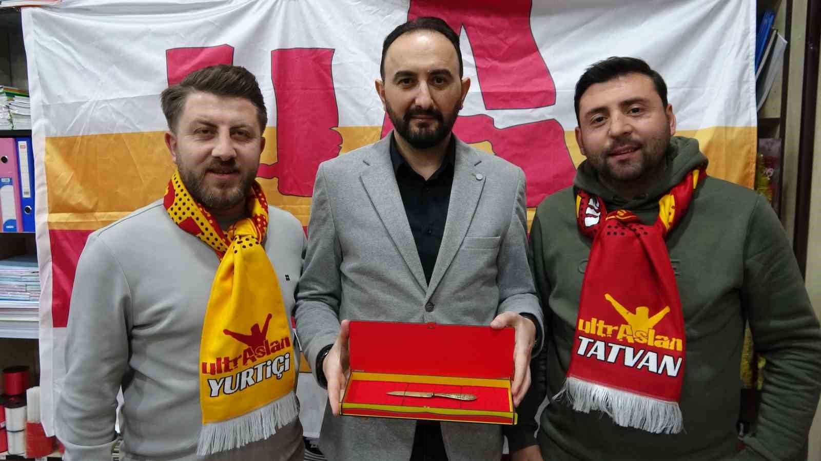 Galatasaray&rsquo;ın ilk logosunun olduğu zarf a&ccedil;acağı satışa &ccedil;ıkarıldı
