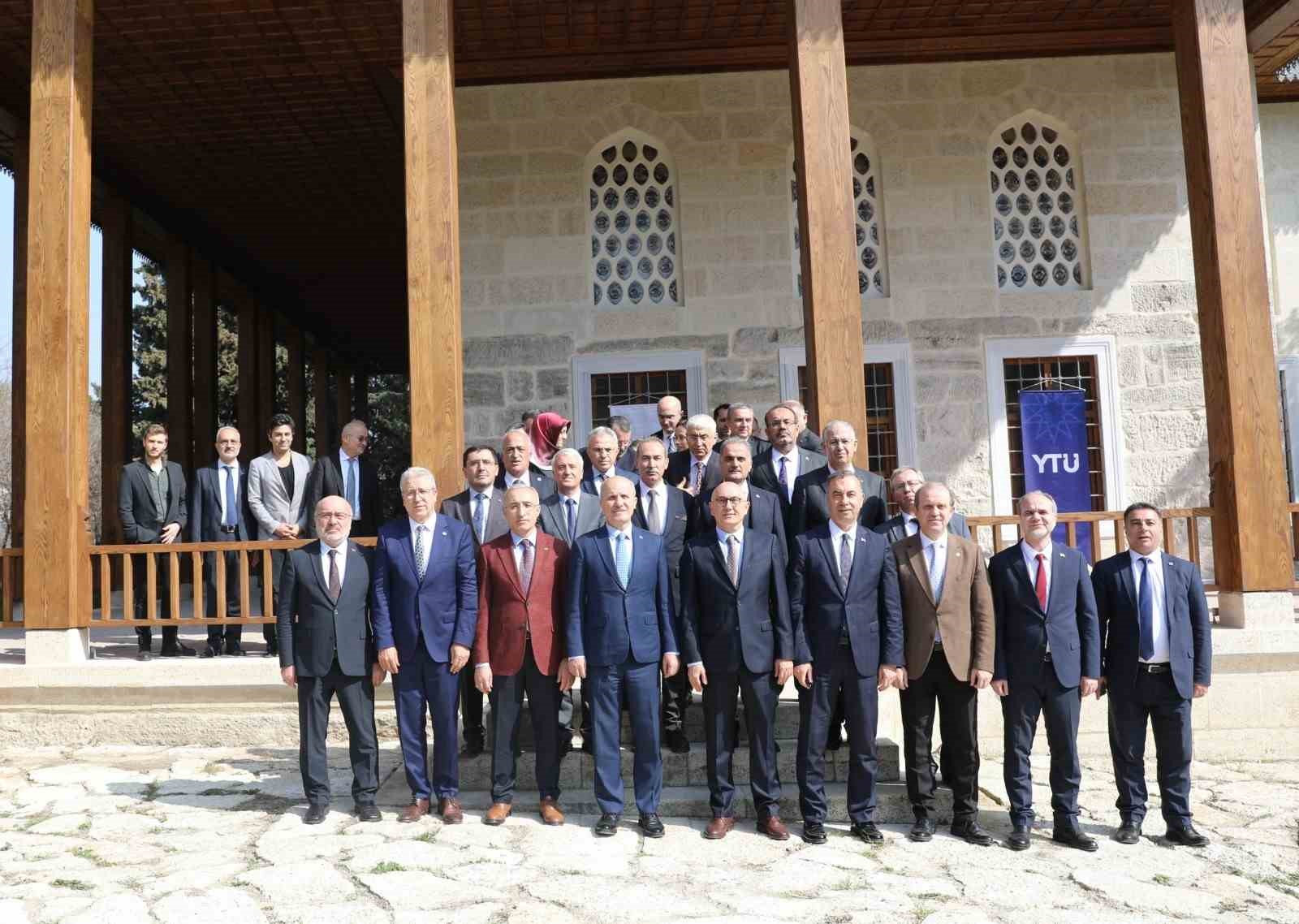 &lsquo;Veri bilimi ve analitiği&rsquo; ile &lsquo;yapay zeka ve makine &ouml;ğrenmesi&rsquo; lisans d&uuml;zeyinde ilk kez a&ccedil;ılacak
