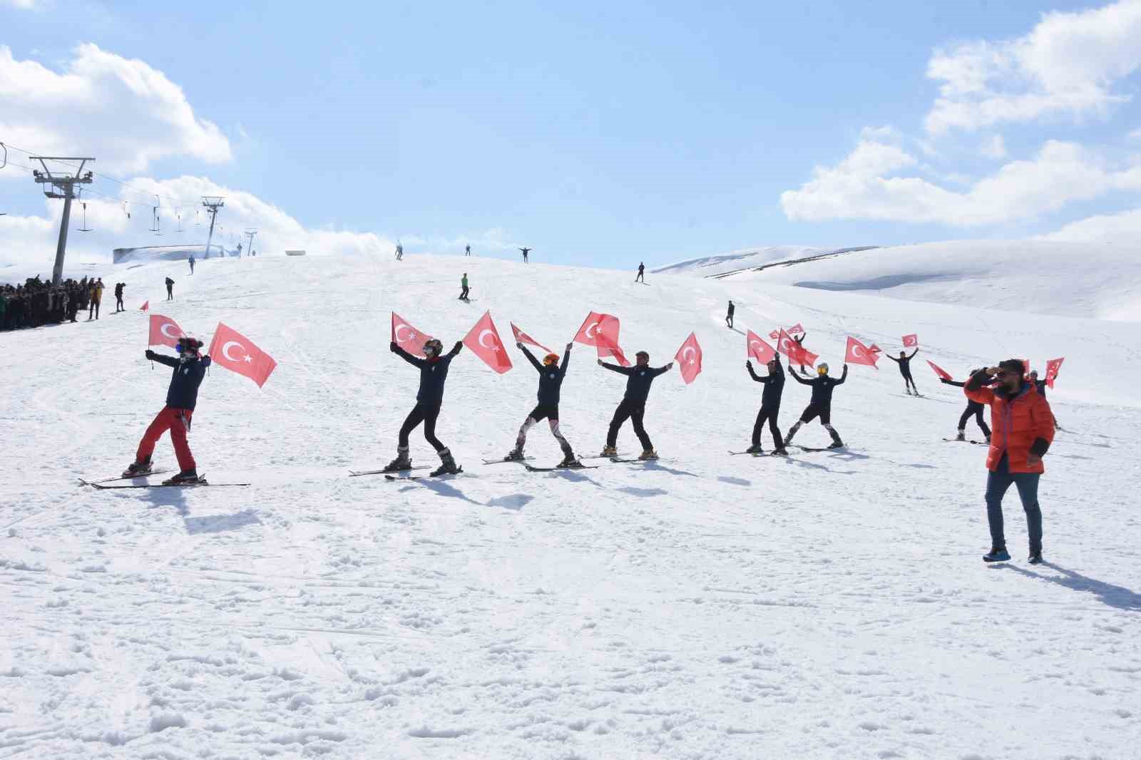 Bitlis Eren &Uuml;niversitesinde kar festivali d&uuml;zenlendi
