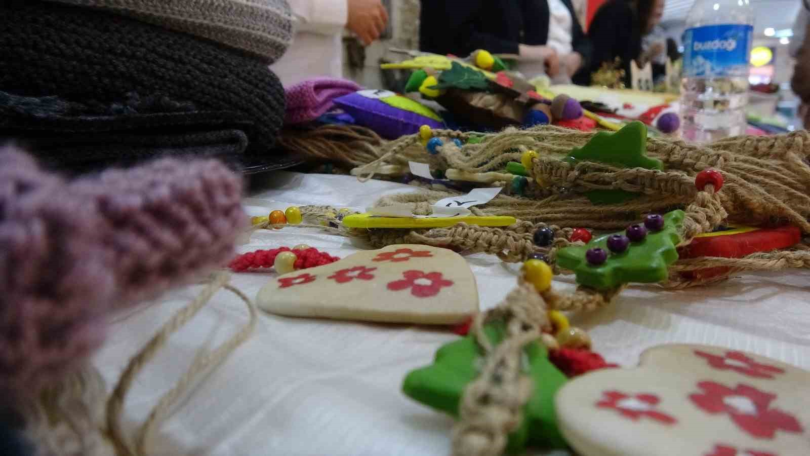 Terapilerde yapılan el emeği ürünlere vatandaşlardan yoğun ilgi
