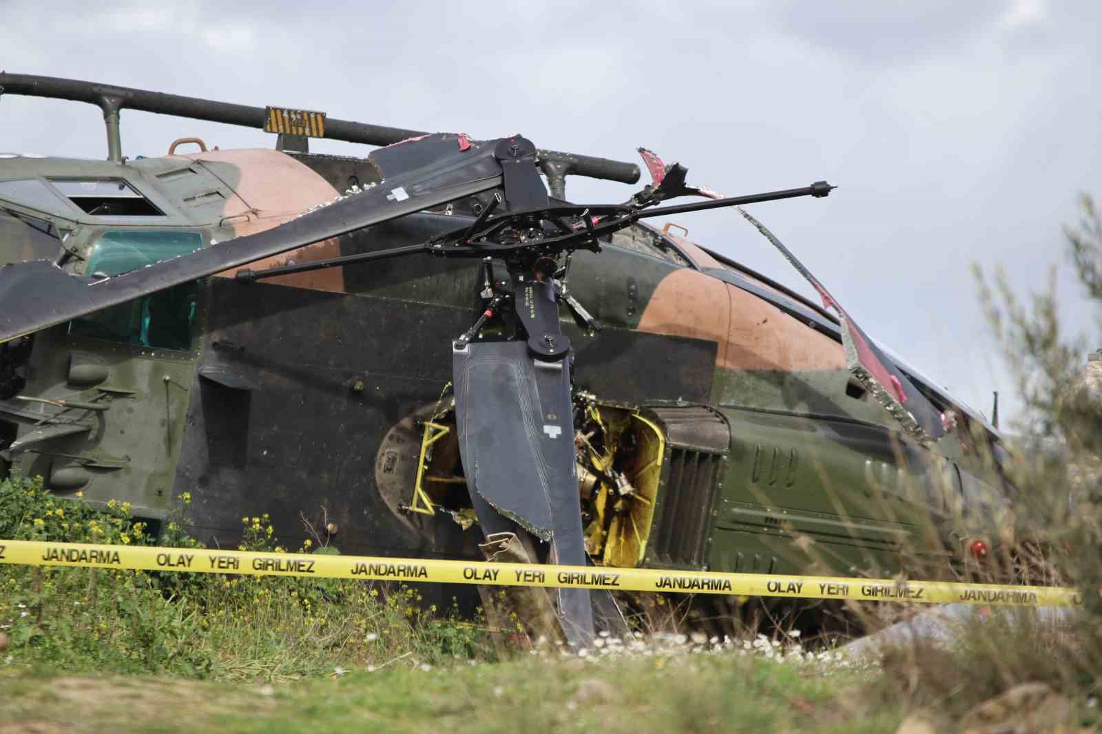 İzmir&rsquo;deki helikopter kazası ile ilgili Valilik&rsquo;ten a&ccedil;ıklama
