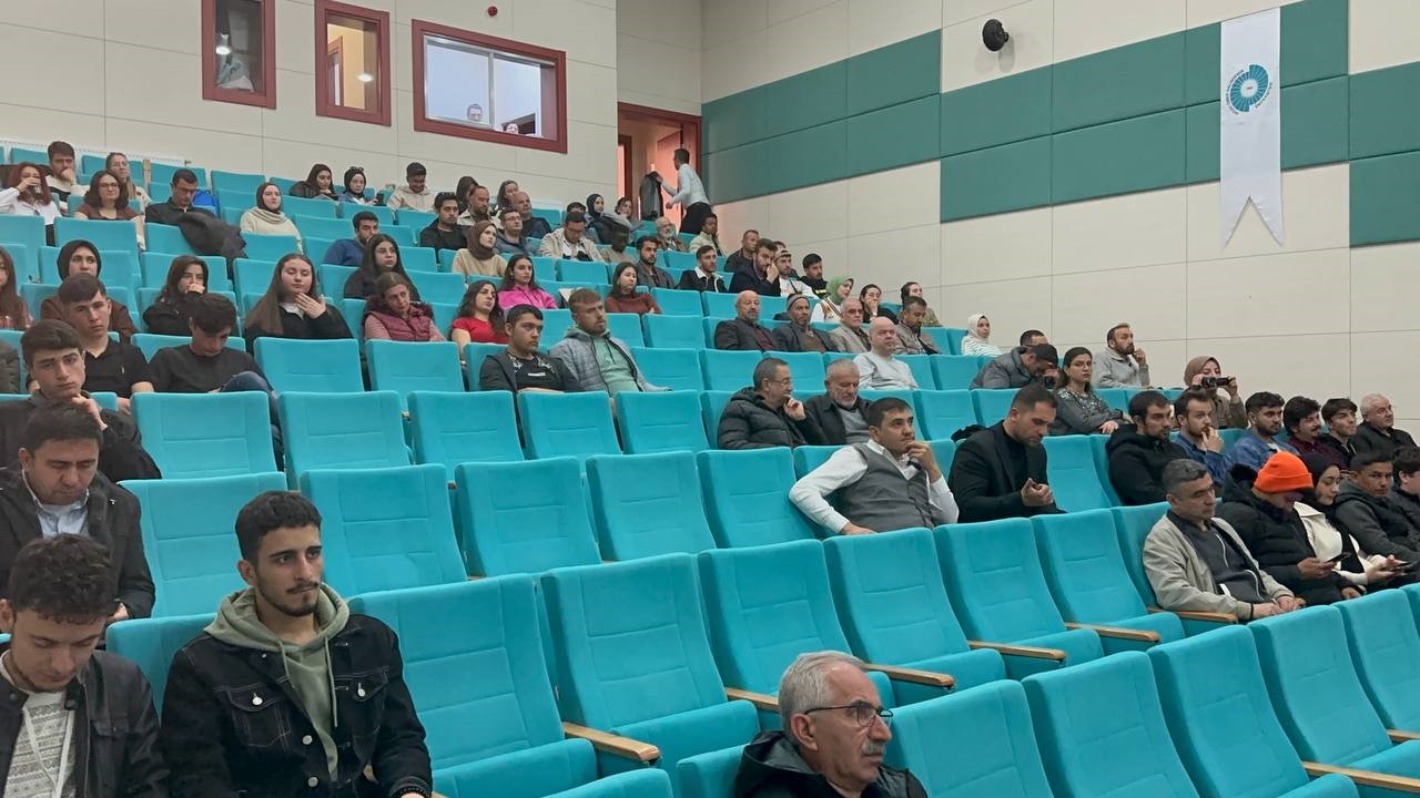 Prof. Dr. G&uuml;l: "T&uuml;rkiye Petek Bal &uuml;retiminde d&uuml;nya sıralamasında 1. sırada"
