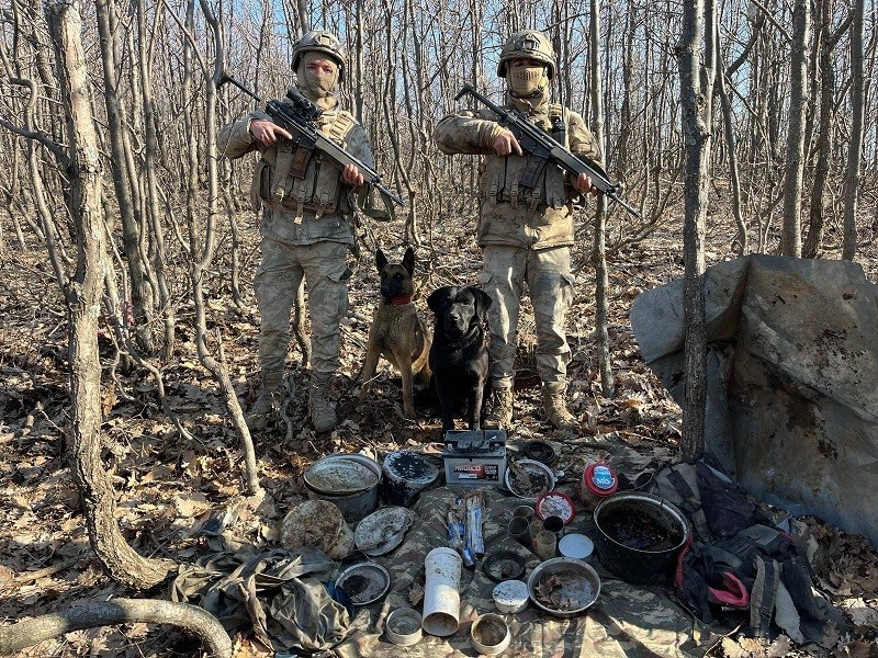 Bingöl’de 2 sığınak bulundu, 1 adet roketatar ele geçirildi