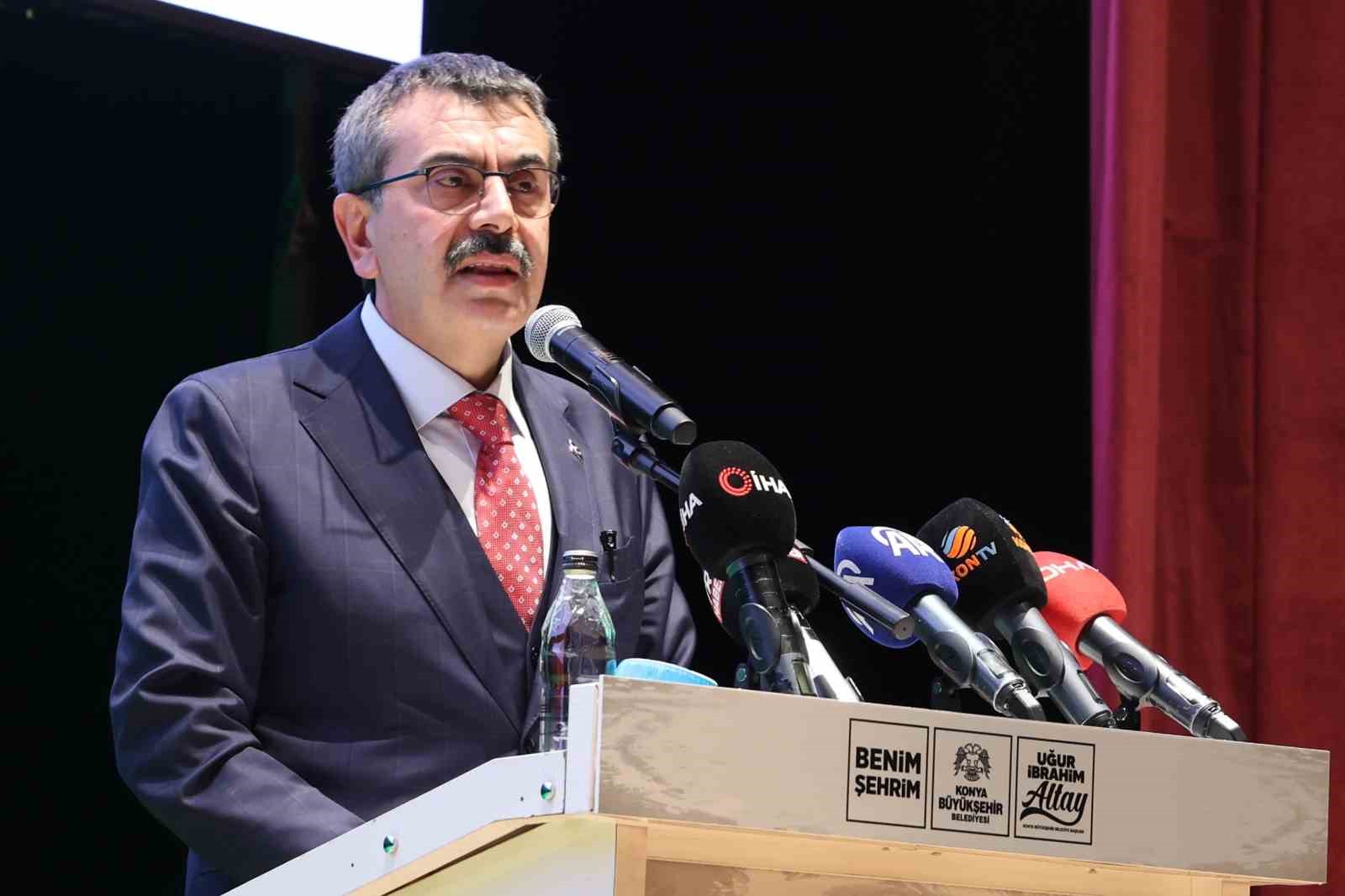 Bakan Tekin, &ldquo;Tahir B&uuml;y&uuml;kk&ouml;r&uuml;k&ccedil;&uuml; Anma Gecesi ve Belgesel G&ouml;sterimi&rdquo; programına katıldı
