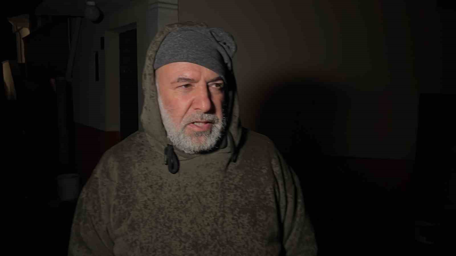 Tekstil atölyesinde çıkan yangını söndürme çalışmaları sürüyor