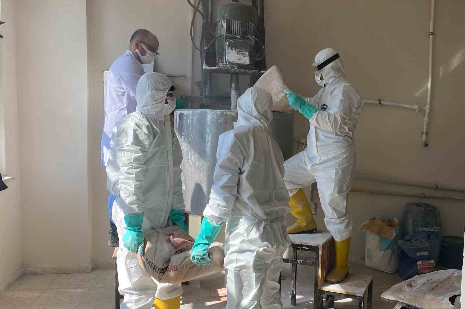 &Ouml;ğrenciler hem meslek &ouml;ğreniyor hem de para kazanıyor
