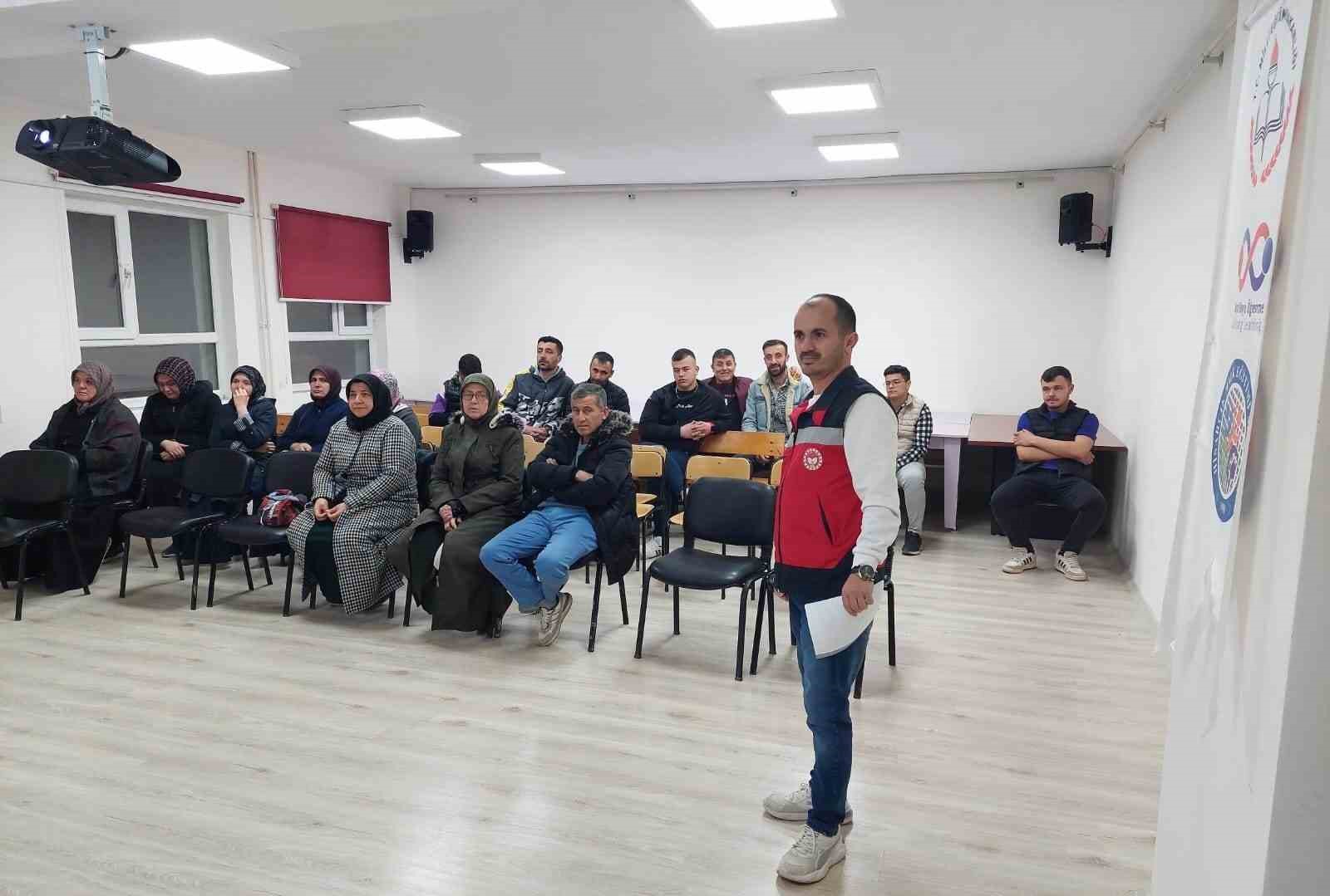 Hisarcık&rsquo;ta b&uuml;y&uuml;kbaş ve k&uuml;&ccedil;&uuml;kbaş hayvan besi kursu
