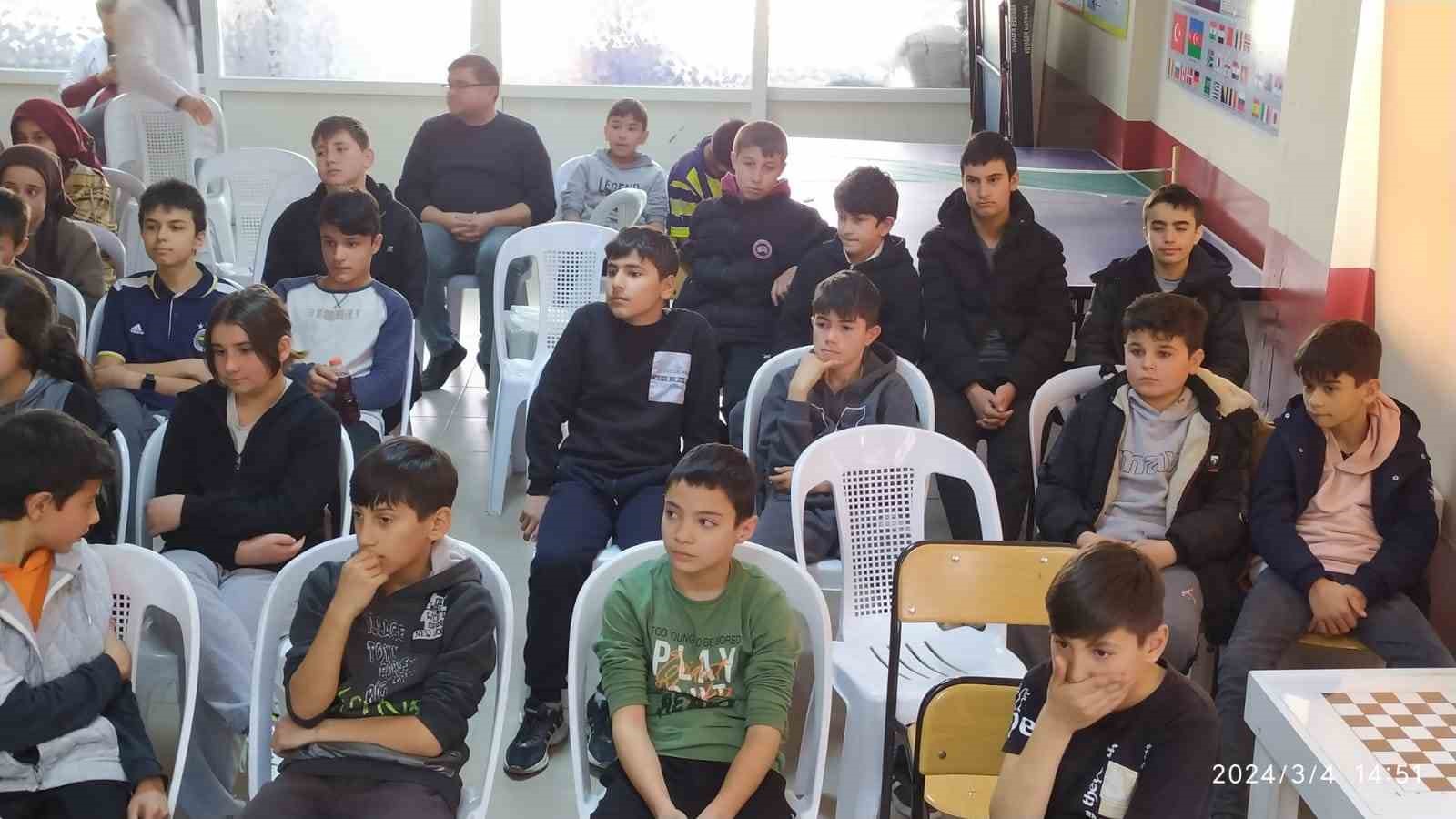 Simav’da ilk ve ortaokul öğrencilerine bağımlılıkla mücadele anlatıldı