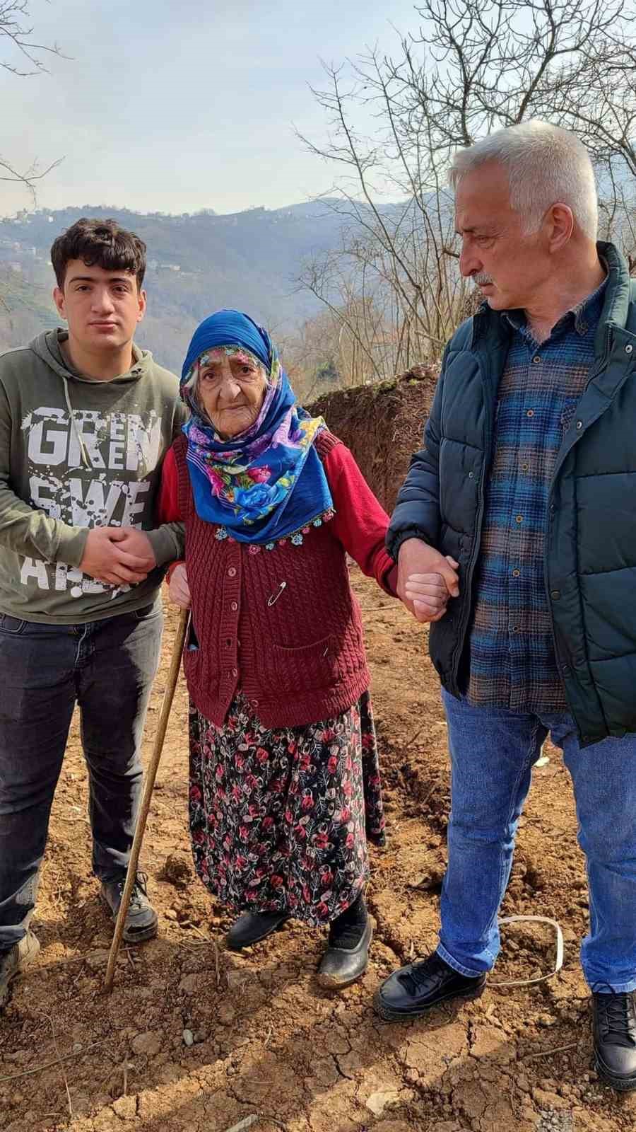 Yaşlı kadının 40 yıllık yol hayali gerçekleşti
