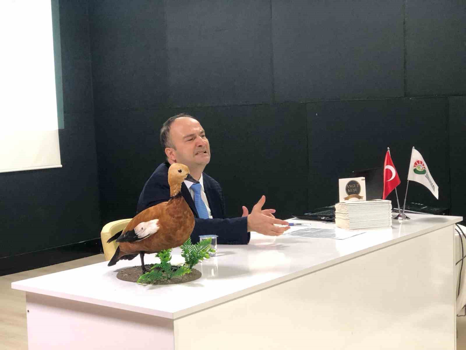 Yalova’da “Angut Kuşu” kitabı imza gününe yoğun ilgi