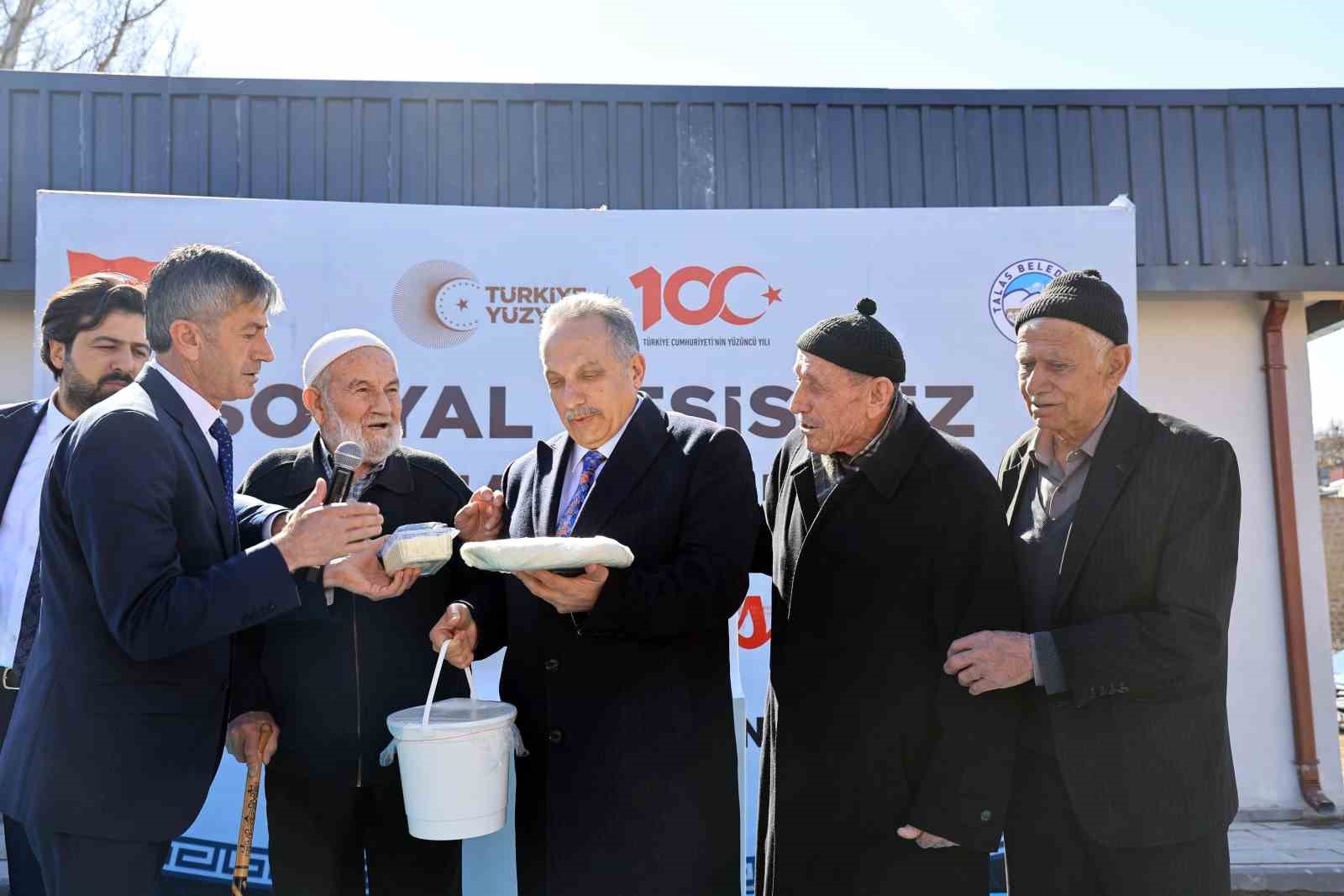 Mahalle muhtarından Mustafa Yalçın’a övgü: “Yalçın başkan kadar kırsala sahip çıkan görmedim”