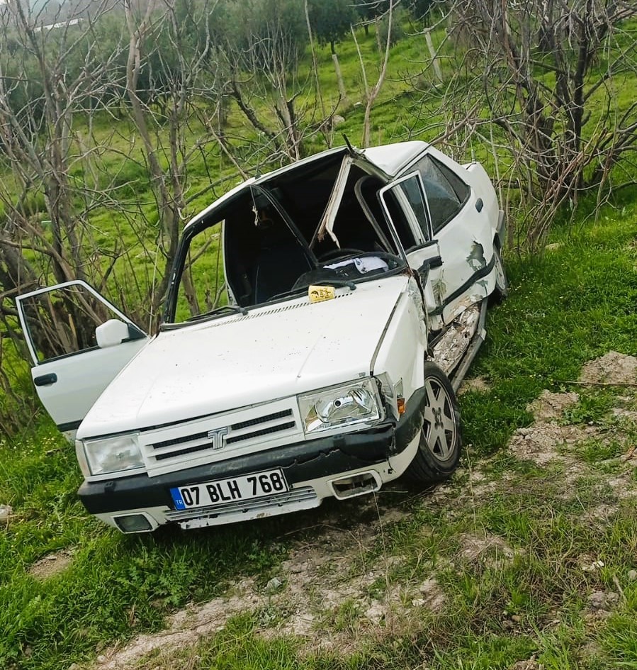 Tankerle çarpışan otomobil sürücüsü yola fırladı