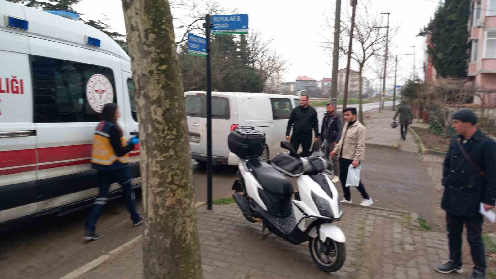 Kaygan zeminde devrilen motosikletli yaralandı
