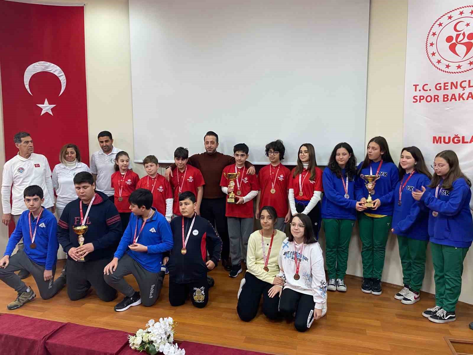 K&ouml;yceğiz Atat&uuml;rk Ortaokulu satran&ccedil;ta il birincisi oldu
