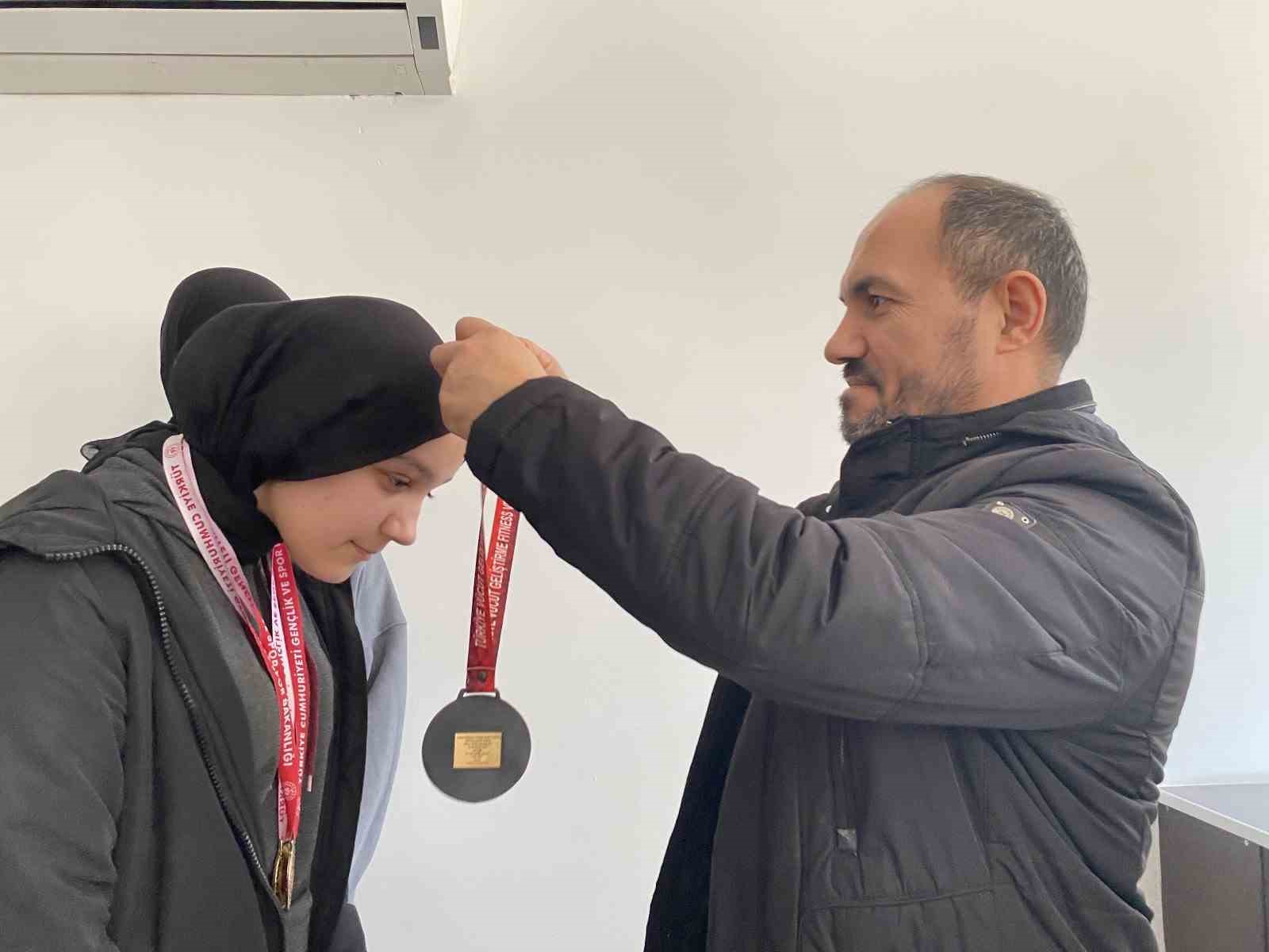 Kızların bileğini b&uuml;kemediler: 3 T&uuml;rkiye şampiyonu Ordu&rsquo;dan
