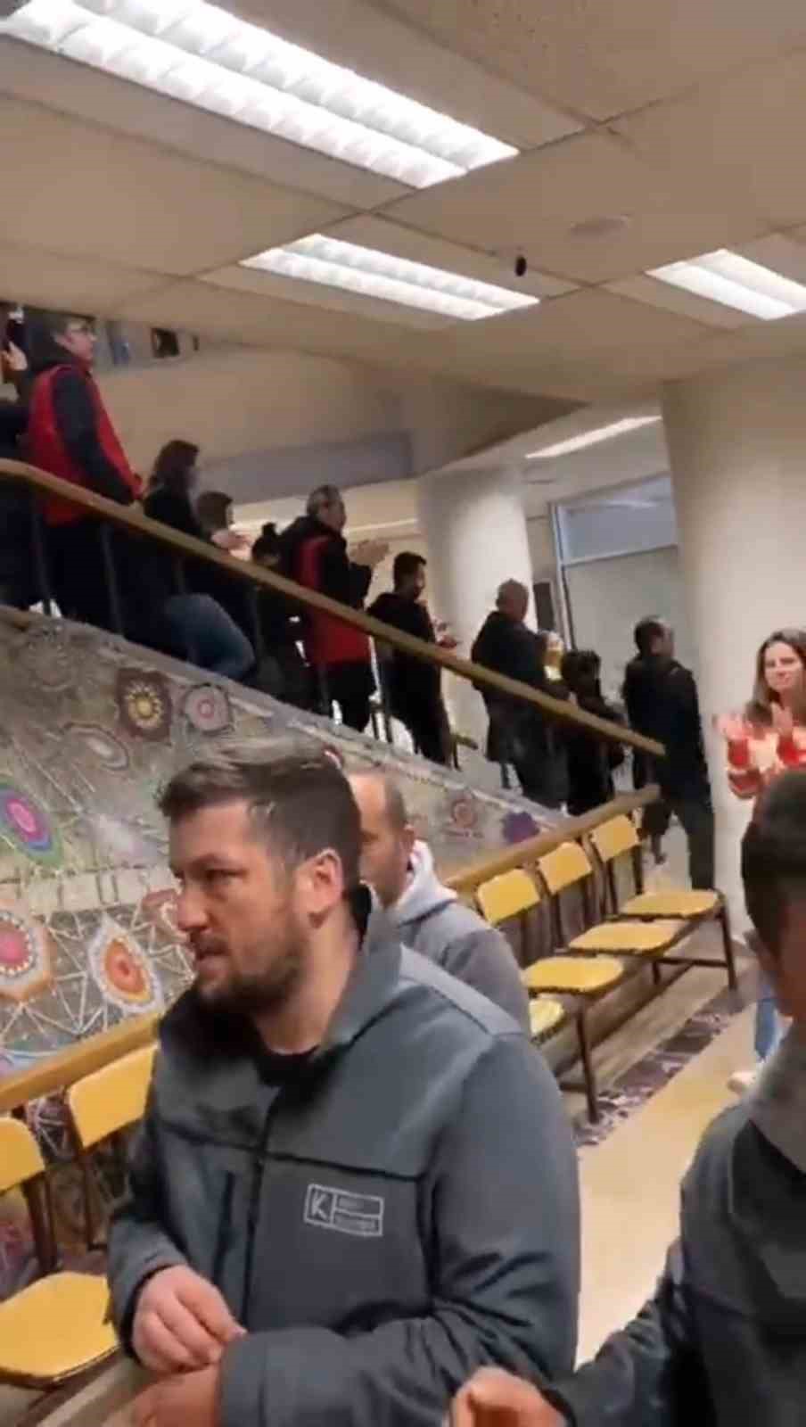 Kadık&ouml;y Belediyesi&rsquo;nde &ccedil;alışan iş&ccedil;iler eylem yaptı
