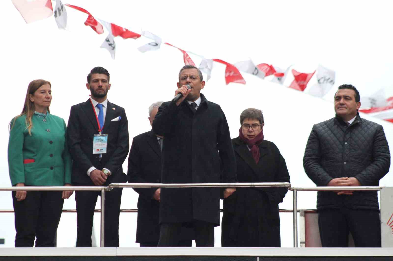 CHP Genel Başkanı &Ouml;zel, Uşak adayları i&ccedil;in destek istedi
