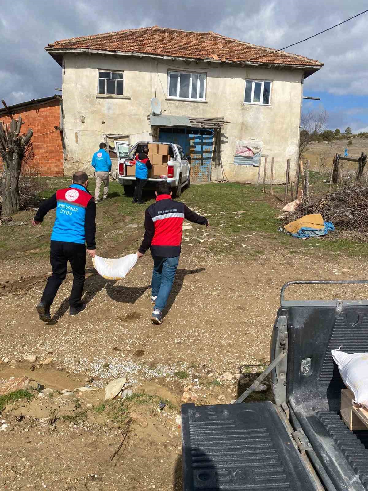 Dumlupınar’da ihtiyaç sahibi ailelere un dağıtıldı