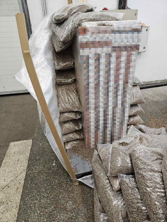 Bulgaristan g&uuml;mr&uuml;ğ&uuml;nde 116 bin 150 paket ka&ccedil;ak sigara ele ge&ccedil;irildi
