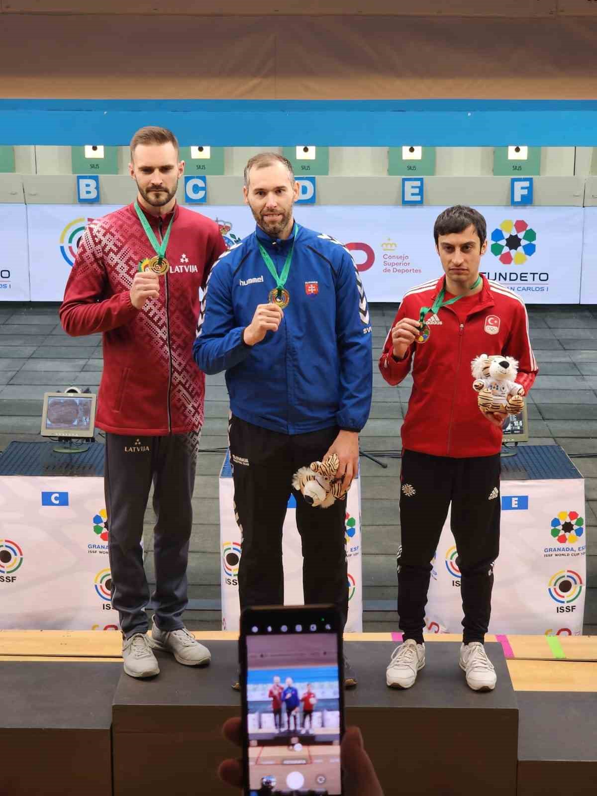 Dünya üçüncülüğünü kazandı, hedefi olimpiyat şampiyonluğu
