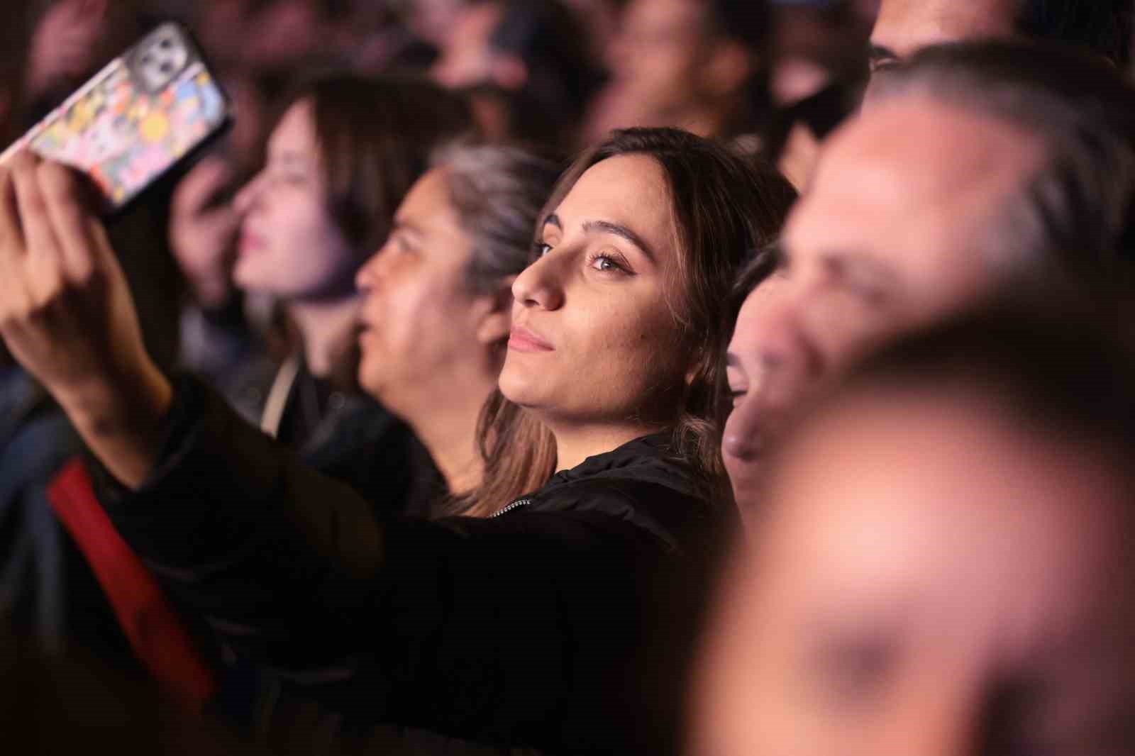 Ata&rsquo;nın Antalya&rsquo;ya gelişi Koray Avcı konseriyle kutlandı

