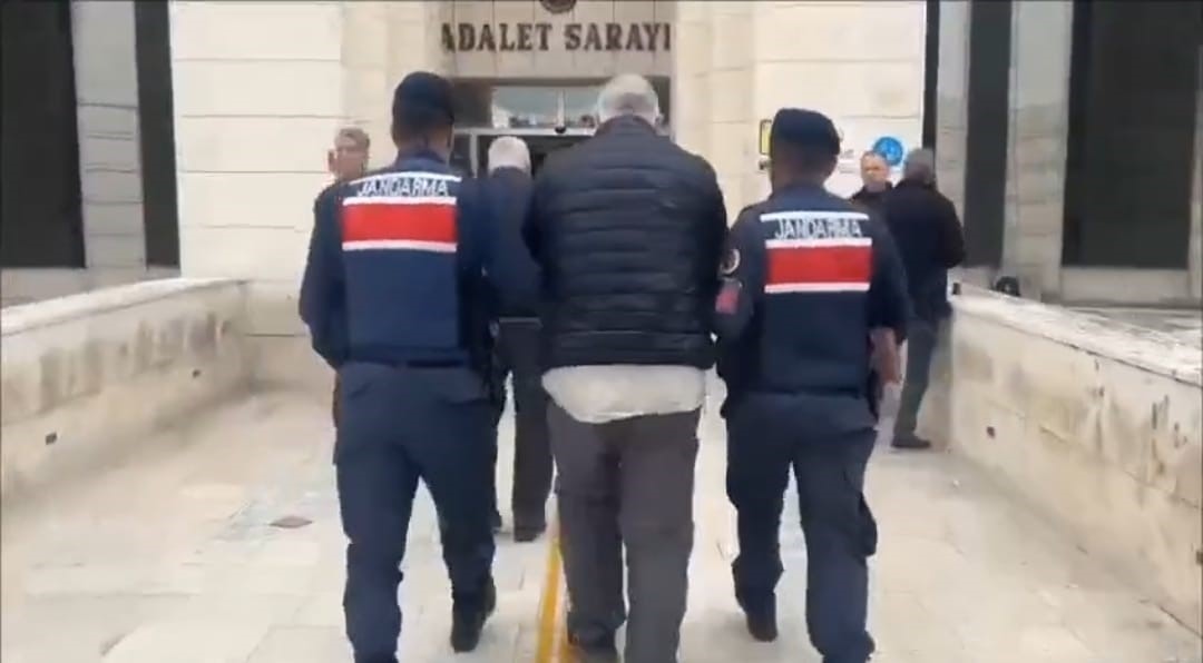 Edremit&rsquo;te iki ter&ouml;r ş&uuml;phelisi yakalandı
