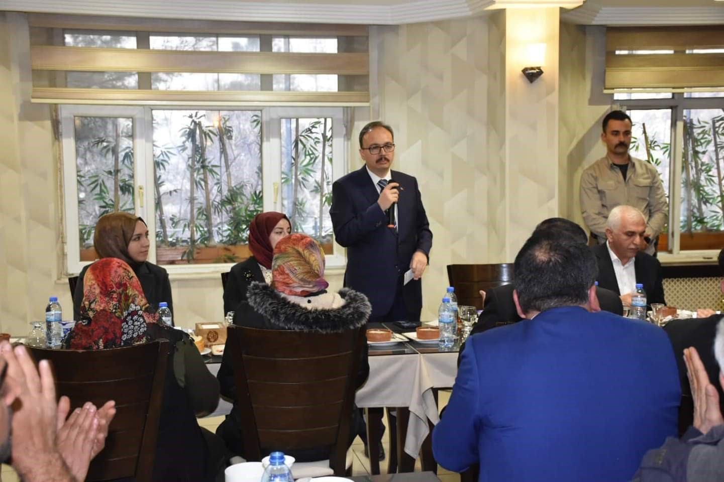 Vali Kızılkaya Siirt’teki romanlarla bir araya geldi