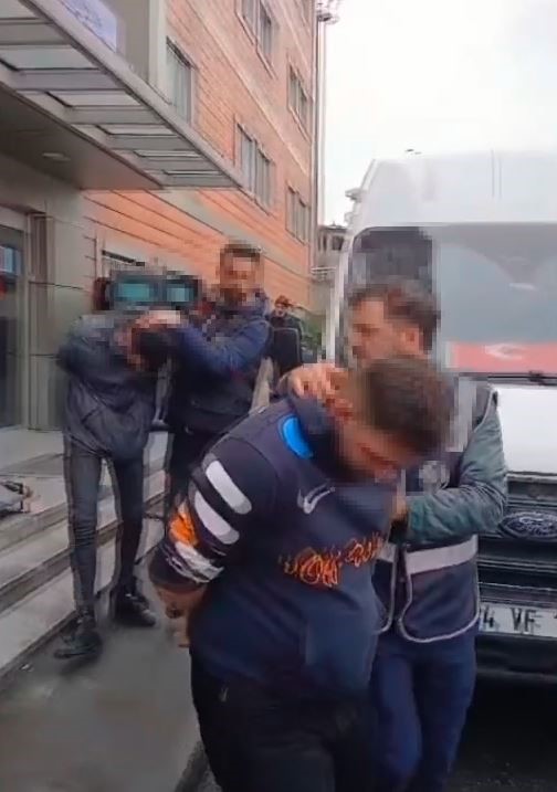 Esenler&rsquo;de silahlı alacak verecek kavgası: 2 yaralı
